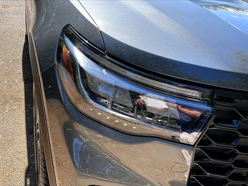 Used 2025 Ford Explorer ST image 29