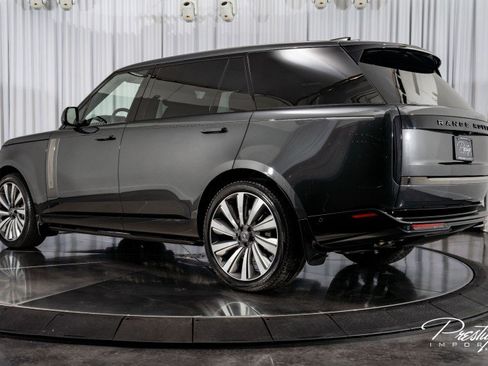 Used 2024 Land Rover Range Rover SV image 13