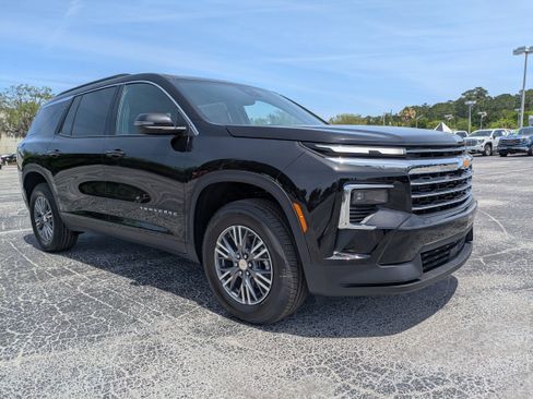 New 2026 Chevrolet Traverse LT w/ Driver Confidence Package FWD image 2