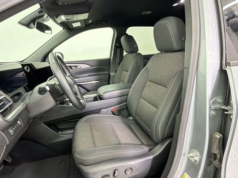 Used 2024 Chevrolet Traverse LT AWD/4WD image 5