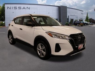 New 2025 Nissan Kicks Play S