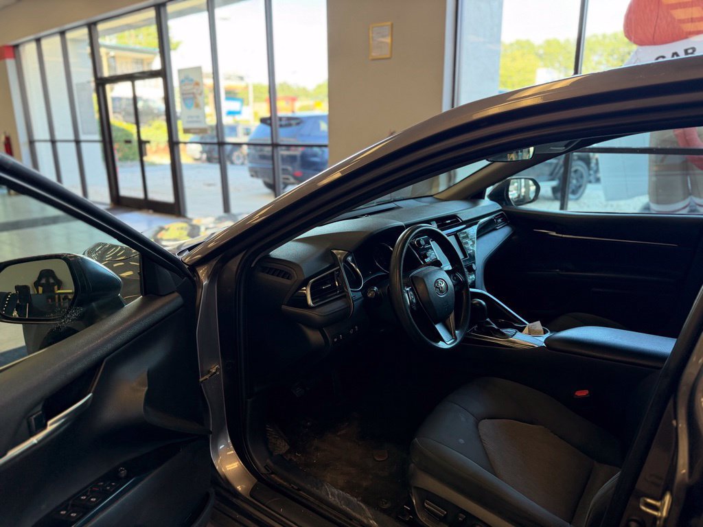 Used 2020 Toyota Camry LE FWD image 8