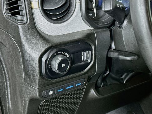 Used 2024 Jeep Wrangler Unlimited w/ Convenience Group AWD/4WD image 16