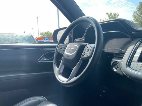 Used 2024 GMC Yukon XL SLT RWD image 29