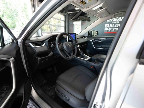 Used 2024 Toyota RAV4 XLE FWD image 8