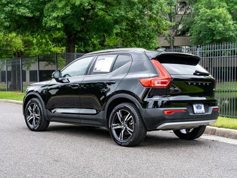 Used 2023 Volvo XC40 B5 Plus AWD/4WD image 8