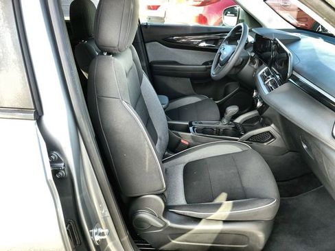 Used 2025 Chevrolet TrailBlazer LT image 23