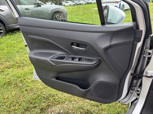 Used 2025 Nissan Versa SV FWD image 18