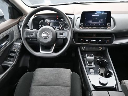 Used 2023 Nissan Rogue SV image 27