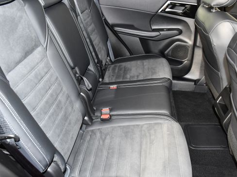 Used 2025 Mitsubishi Outlander SE AWD/4WD image 44