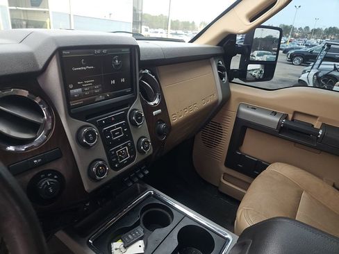 Used 2015 Ford F250 Lariat image 9