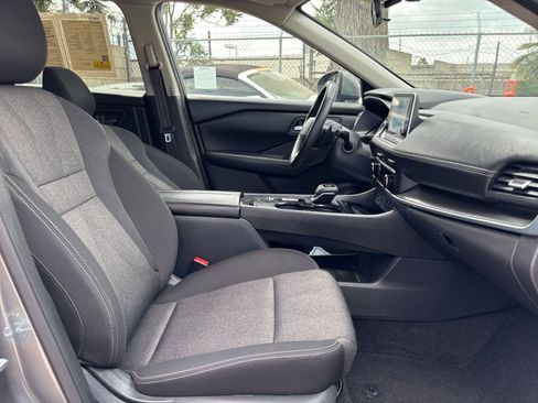 Used 2025 Nissan Rogue SV FWD image 38