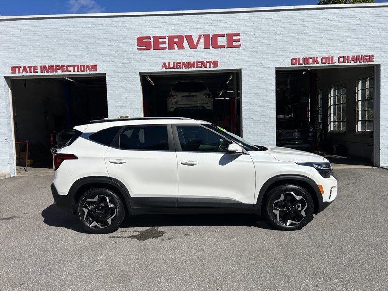 Used 2024 Kia Seltos EX AWD/4WD image 8