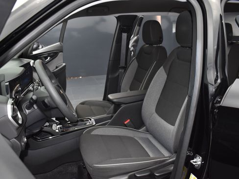 Used 2025 Chevrolet TrailBlazer LT w/ Driver Confidence Package image 22