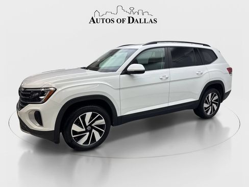 Used 2024 Volkswagen Atlas SE w/ Panoramic Sunroof Package FWD image 2