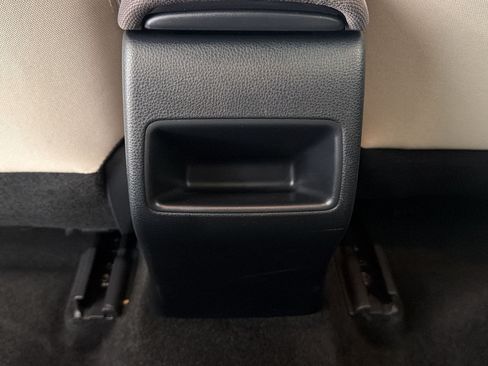 Used 2020 Toyota Corolla LE FWD image 33