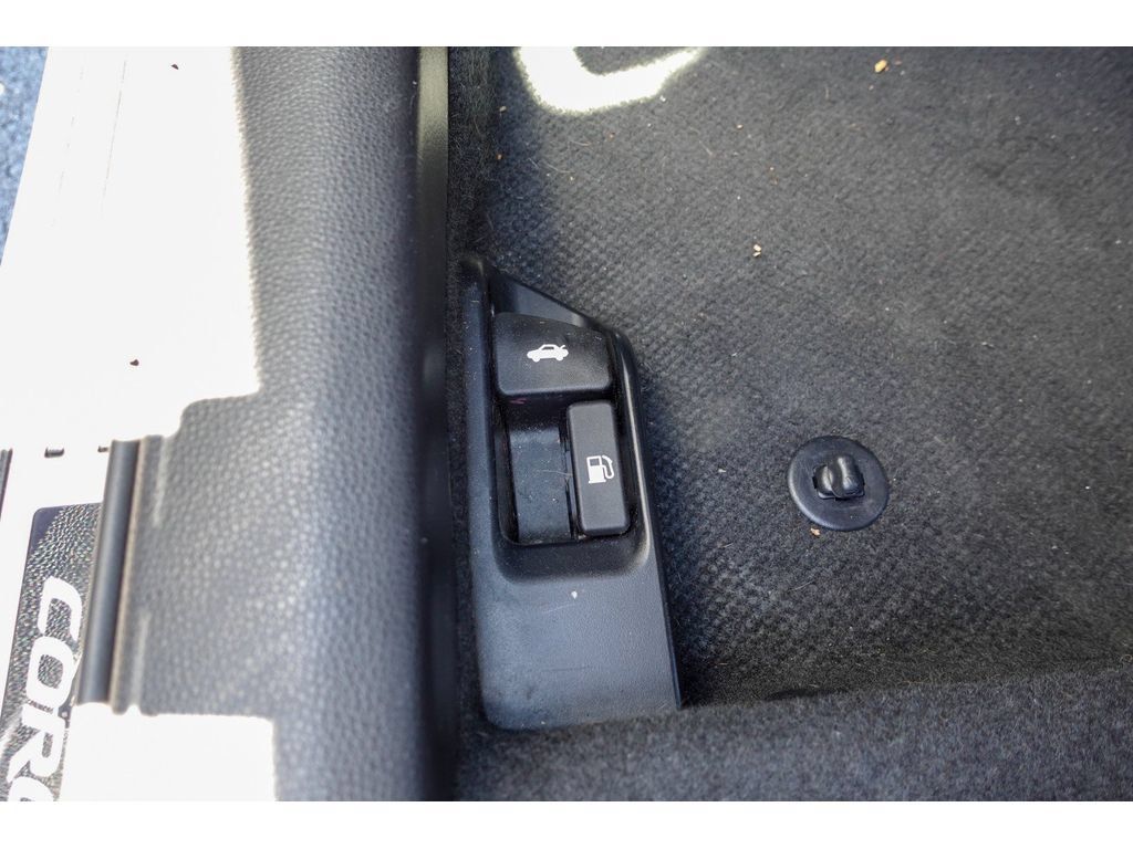 Used 2025 Toyota Corolla SE FWD image 27
