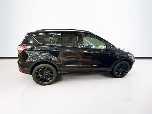 Used 2018 Ford Escape SE w/ SE Sport Appearance Package image 5