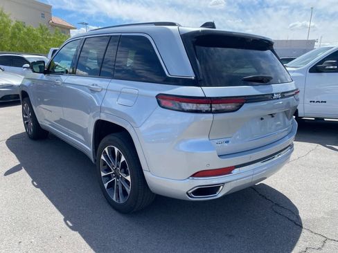 Used 2022 Jeep Grand Cherokee Overland w/ Advanced Protech Group III image 9