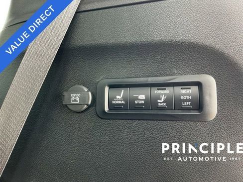 Used 2018 Chrysler Pacifica Limited image 13