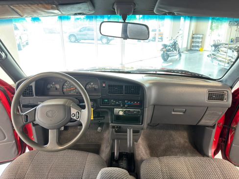 Used 1993 Toyota Pickup Deluxe AWD/4WD image 10