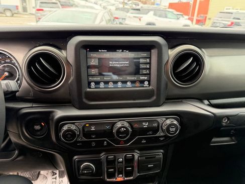 Used 2023 Jeep Gladiator Sport image 15