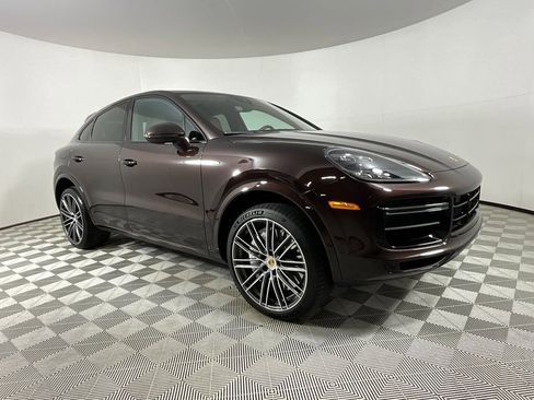 Used 2022 Porsche Cayenne Turbo image 6