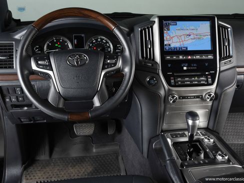 Used 2021 Toyota Land Cruiser Heritage Edition image 25