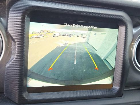 Used 2020 Jeep Wrangler Unlimited Sahara AWD/4WD image 31