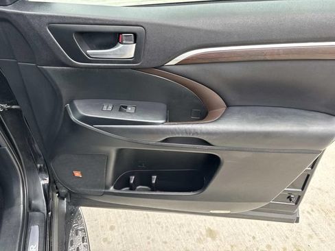 Used 2016 Toyota Highlander Limited Platinum FWD image 14