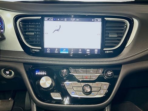 New 2026 Chrysler Pacifica Limited w/ S Appearance Package AWD/4WD image 9