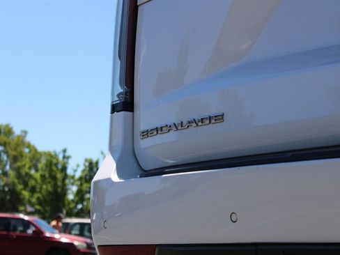 Used 2022 Cadillac Escalade ESV Sport Platinum AWD/4WD image 13