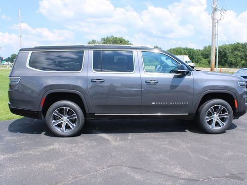 Used 2024 Jeep Grand Wagoneer L 4WD image 18