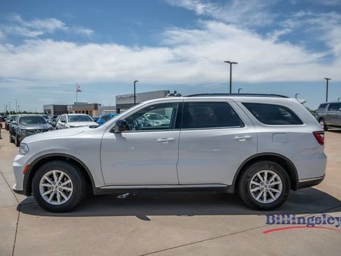 Used 2023 Dodge Durango SXT RWD image 2