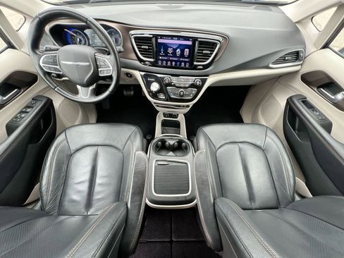 Used 2018 Chrysler Pacifica Touring-L Plus FWD image 15
