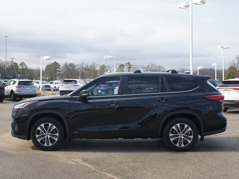 Used 2023 Toyota Highlander XLE image 13