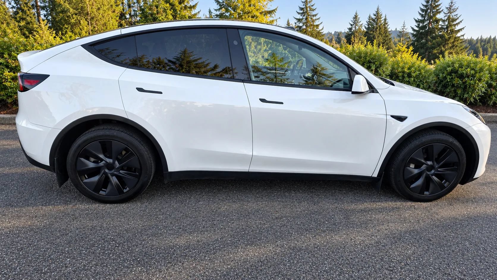 Used 2024 Tesla Model Y Long Range AWD/4WD image 6