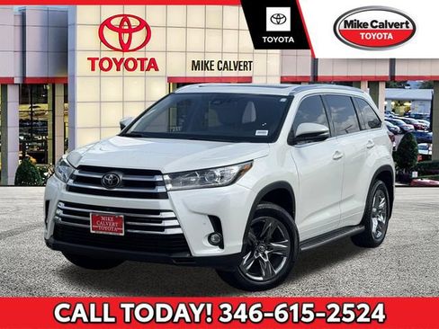 Used 2019 Toyota Highlander Limited Platinum FWD image 1