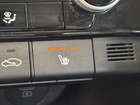 Used 2025 Hyundai Elantra Limited FWD image 6