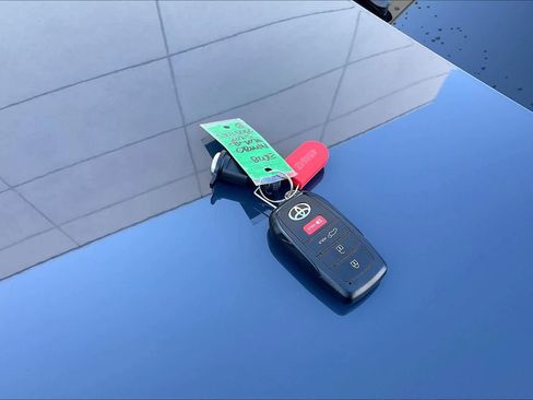 Used 2025 Toyota Crown Signia Limited image 15