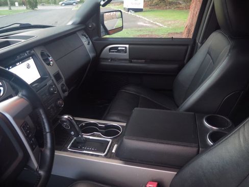 Used 2016 Ford Expedition EL Limited image 11