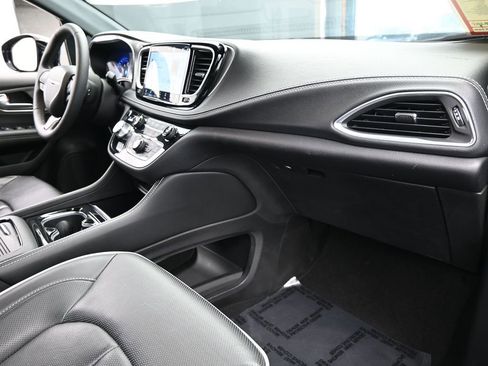 Used 2024 Chrysler Pacifica Limited w/ S Appearance Package image 52