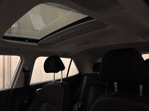 Certified 2025 Hyundai Venue SEL image 20