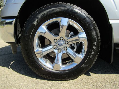 Used 2022 Ford F150 XLT w/ Equipment Group 302A High AWD/4WD image 9
