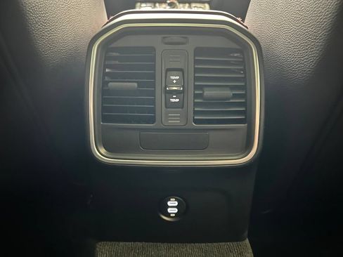 Certified 2021 Porsche Macan AWD/4WD image 24