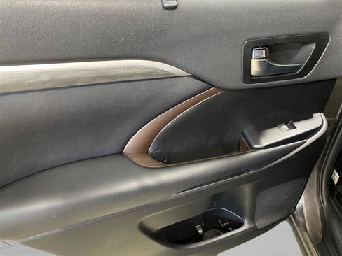 Used 2019 Toyota Highlander Limited Platinum image 22