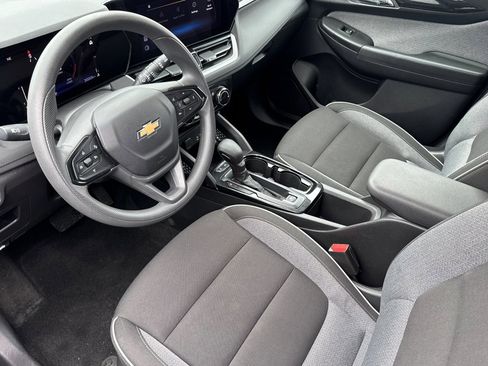 Used 2025 Chevrolet TrailBlazer LT FWD image 4