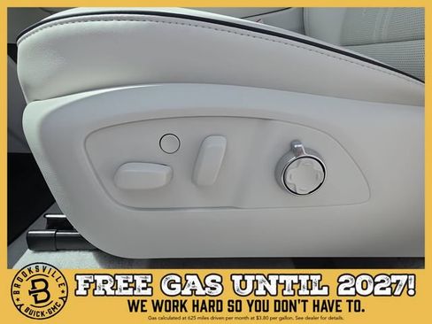 New 2027 Buick Enclave Avenir w/ LPO, Floor Liner Package FWD image 19