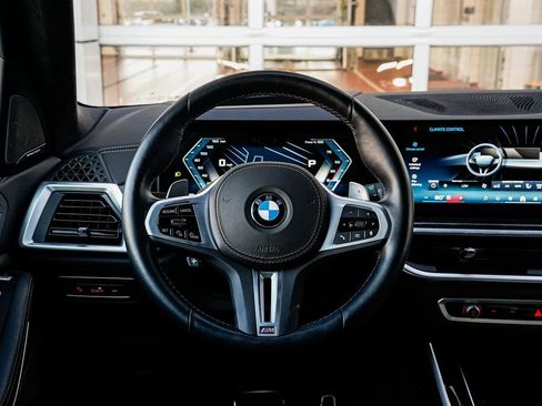 Used 2025 BMW X7 M60i image 13