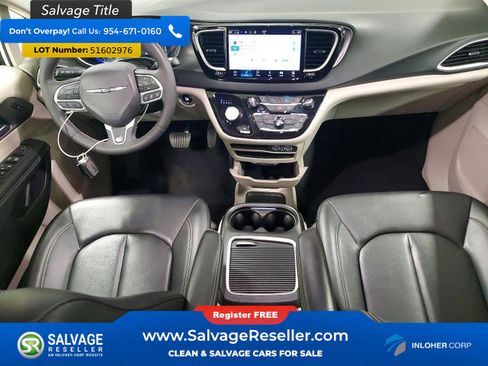 Used 2024 Chrysler Pacifica Touring-L FWD image 11